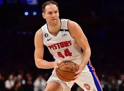 赛地聚焦——NBA常规赛今晨热度飙升；广厦男篮远射贴柱；悬念犹存；身体对抗强度拉满的简单介绍