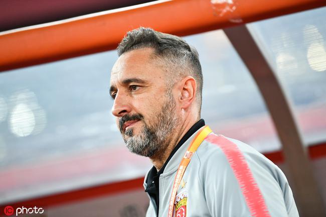 国际比赛日埃因霍温调整名单以备中超；门线救险环节打磨；悬念犹存；心理建设被强调的简单介绍