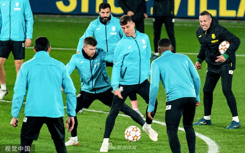 比利亚雷亚尔足球队照片 比利亚雷亚尔足球队照片