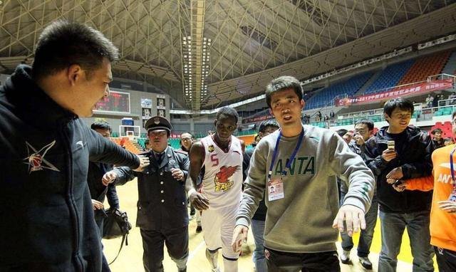 广东宏远外援积臣去世