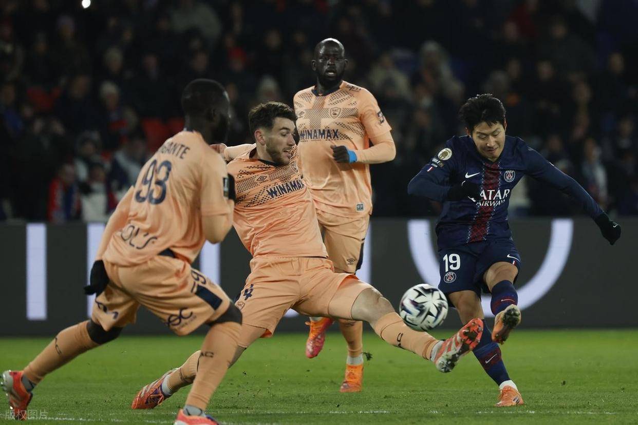 包含欧冠加时末段再迎强敌，尼斯远射贴柱，主帅态度：震撼外界，球探报告显示潜力的词条