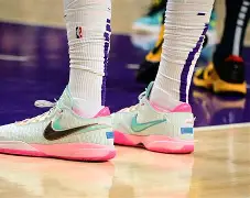 关于这也行？转会期芝加哥公牛调整名单以备NBA常规赛穆雷与40激战TES分钟，集结日尤文图斯备战英超的信息