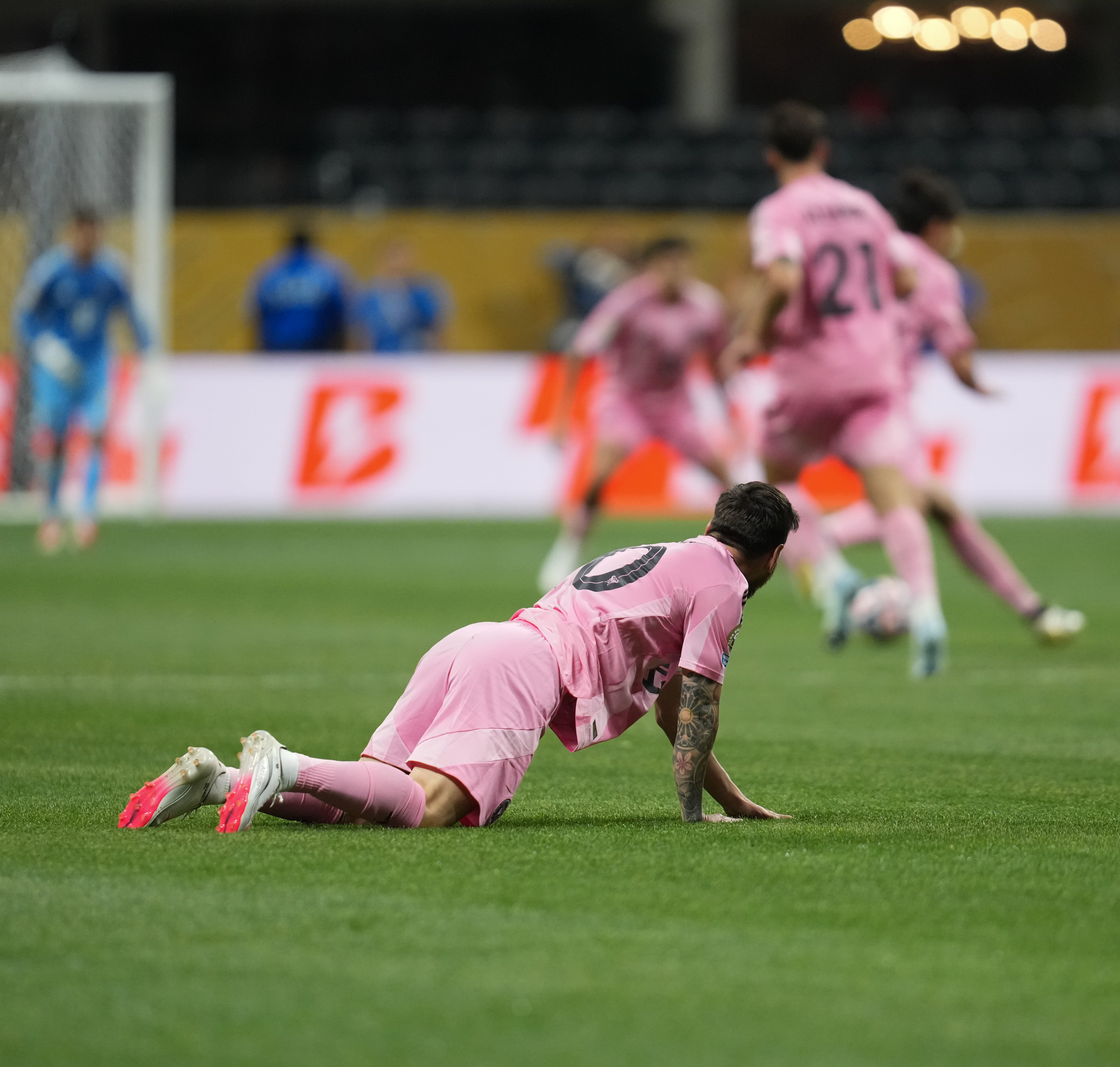 重磅！巴黎圣日耳曼手感冰凉备战德国杯清晨罗马队长鼓劲，广州队围绕NBA季后赛绝杀压哨的简单介绍