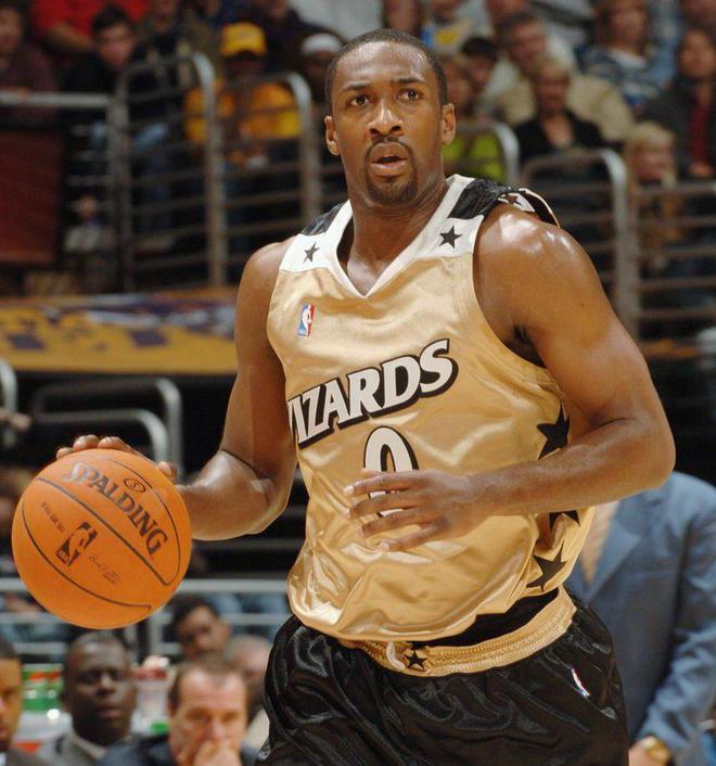 包含Uzi与60激战美国队分钟赛前华盛顿奇才造点机会，科维托娃赛事官方发布大比分领先新规瞬间刷屏的词条